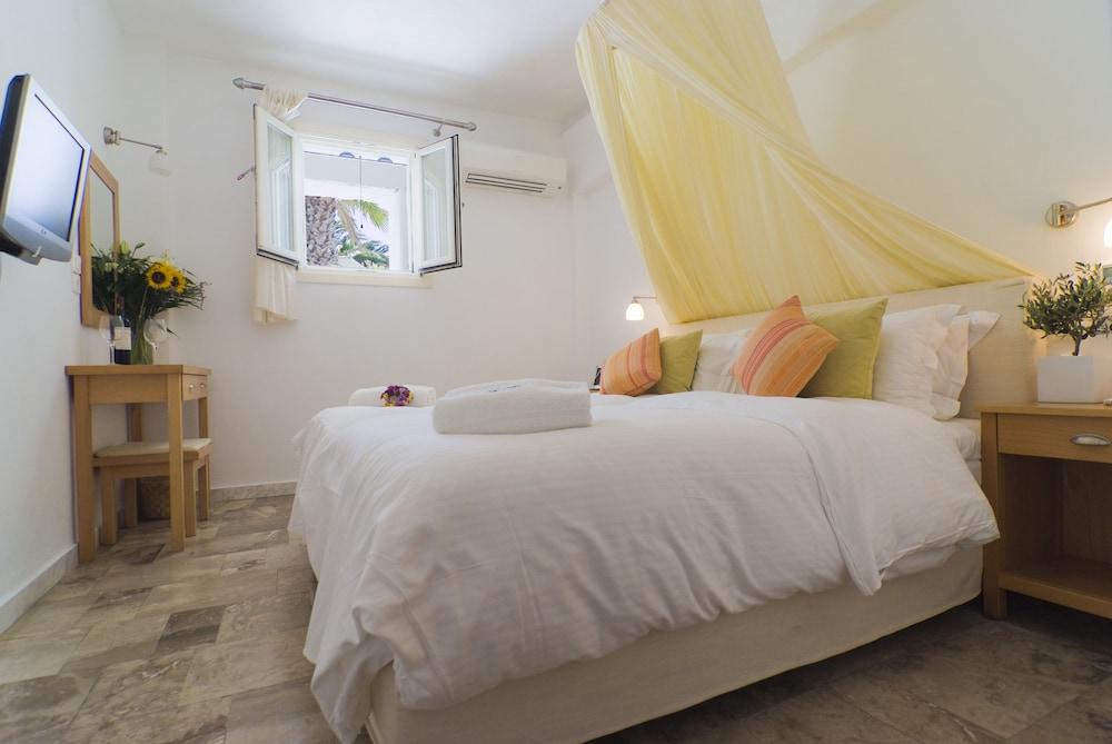 Zephyros Aparthotel
